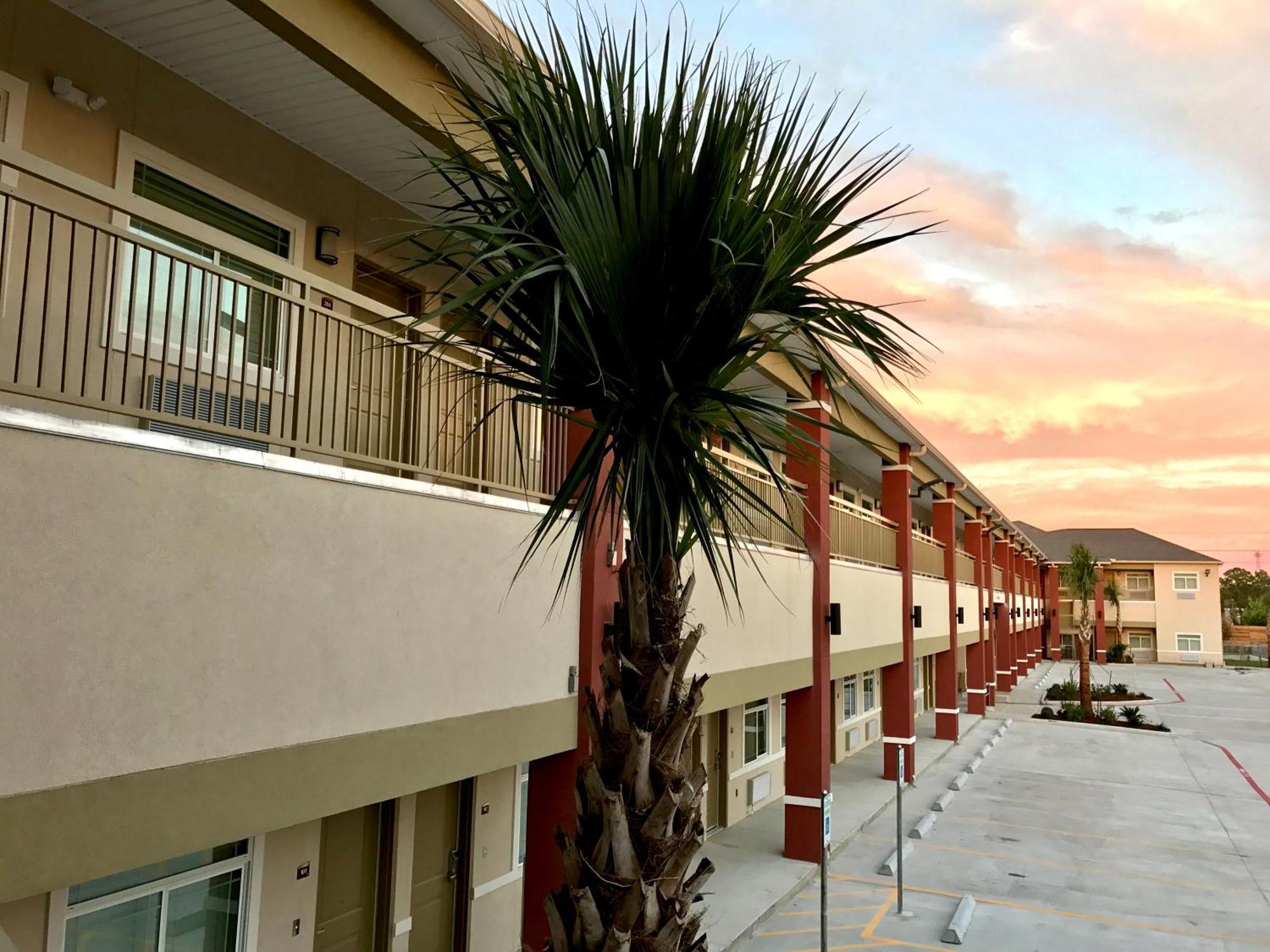 Grand Villa Inn And Suites Westchase/Chinatown Хюстън Екстериор снимка